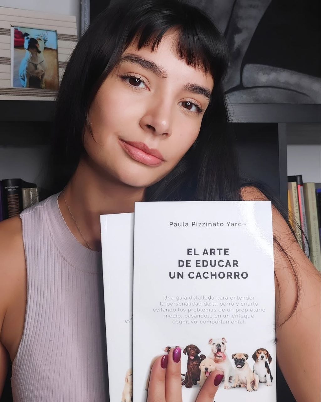Paula Pizzinato Yarce muestra su libro El arte de educar un cachorro