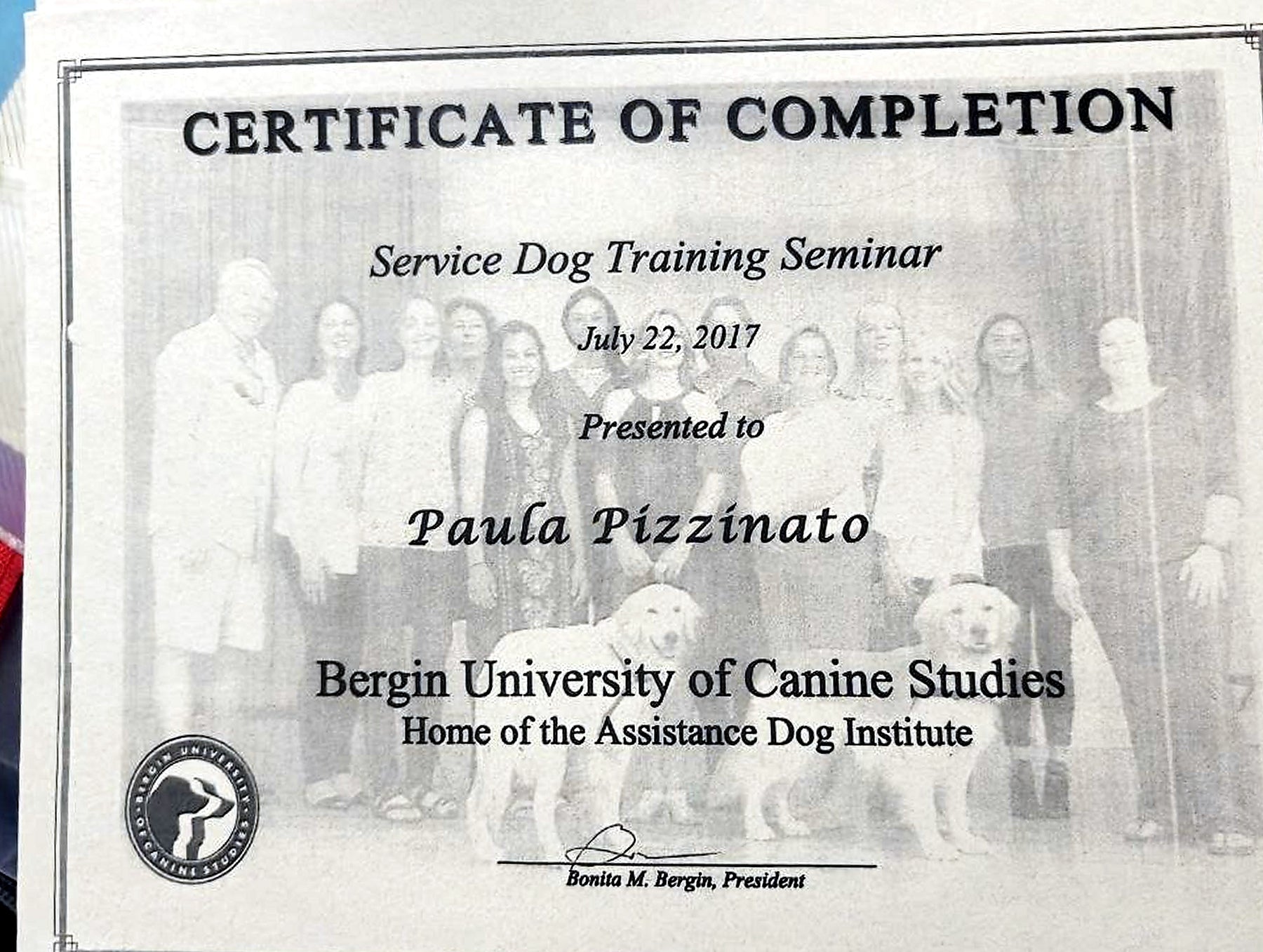 Certificado de entrenamiento de perros de asistencia de Paula Pizzinato